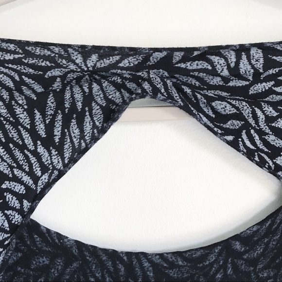 Revolve Indah Leaf Print Open Back Oversized Slouchy Top Women’s S/M Blue - Picture 8 of 14